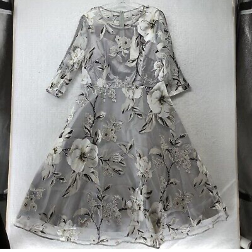 NWT TENDENCY SILVER FLORAL DRESS L
